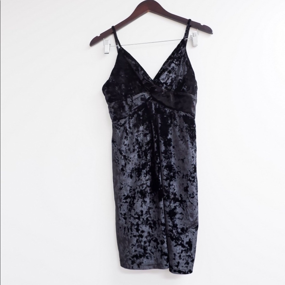 FREE PEOPLE “COME TOGETHER” BLACK VELVET MINI DRESS ✨ - Picture 5 of 9